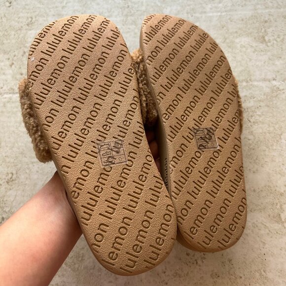Lululemon Womens Fleece-Trimmed Slides Tan Beige Size 6 Comfort Slip-On Sandals - Picture 4 of 10